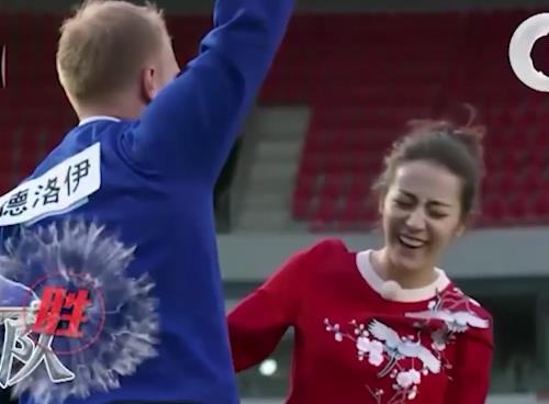 现吸引了大量观众的关注，AI明星的加入更是为节目增添了一抹神秘色彩。想要一睹AI明星的风采，赶紧下载观看这部炸裂字幕的节目吧！