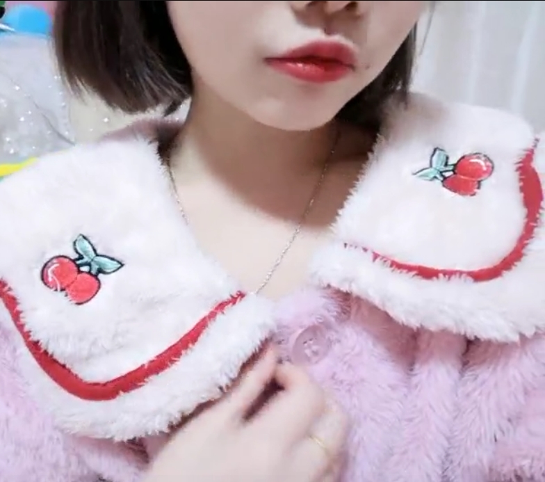 极致反差自拍合集02年小妹子闹闹9V+三人游详细含微信号身份证截图，洗澡放飞自我热舞内容。