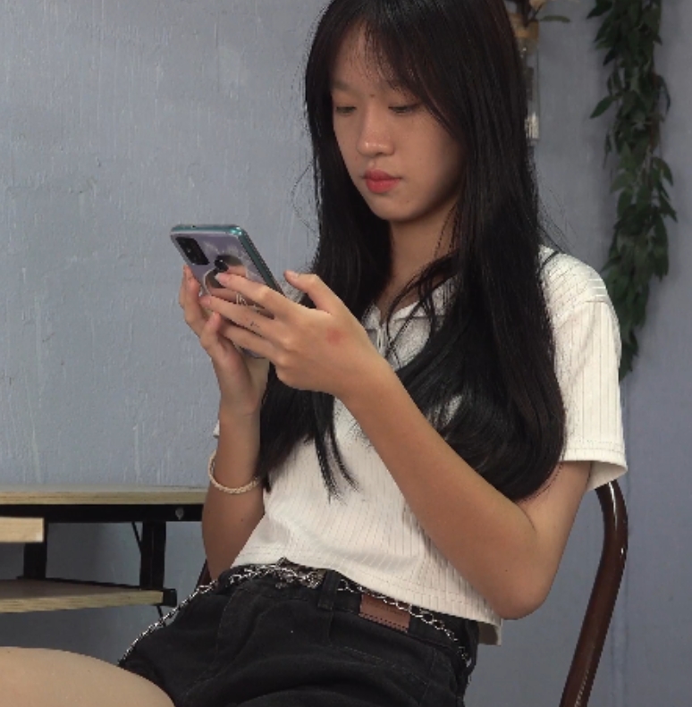 高冷美女美琪南国足艺最新合集1V1G,犯错被罚秀脚挠脚心