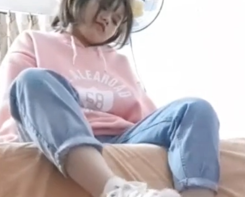 足系列福利百度盘艾彩最新合集10V3.5G，自行打包，压缩不易