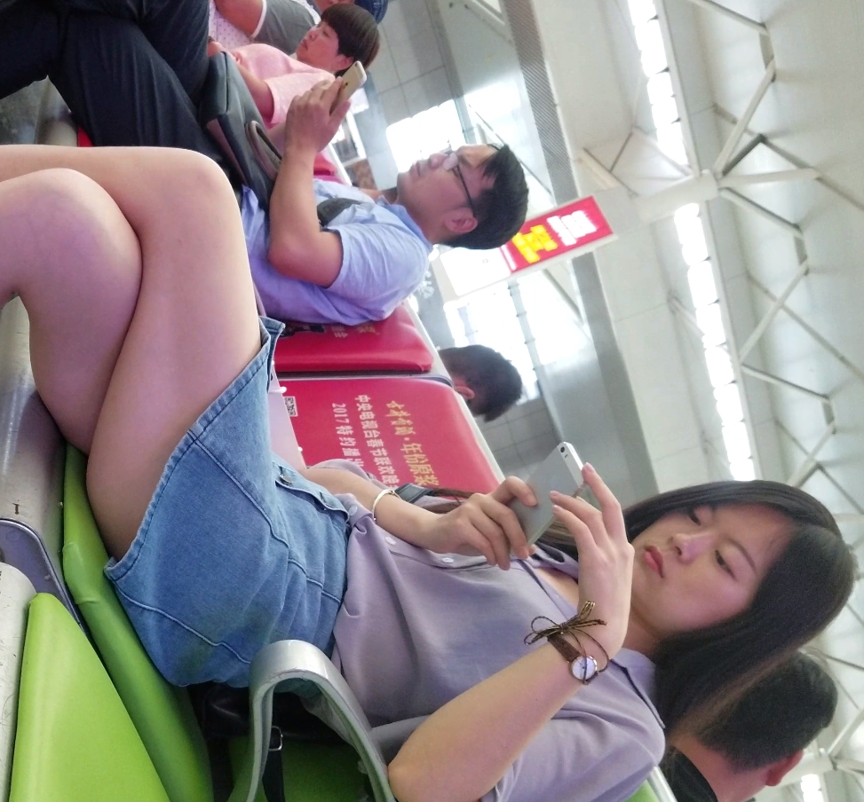 街拍车站精品自录合集11V19.8G视觉盛宴