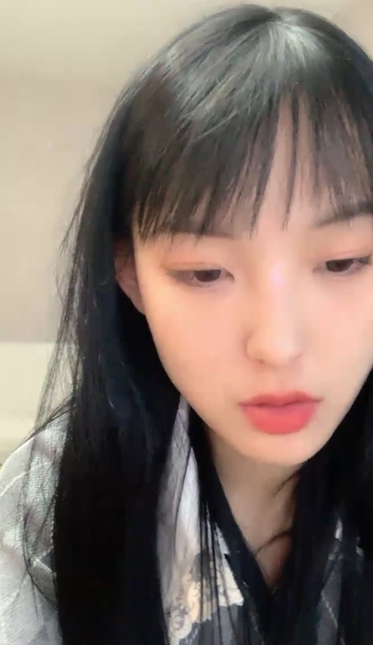 推友明月自拍合集23部10.9G诱惑