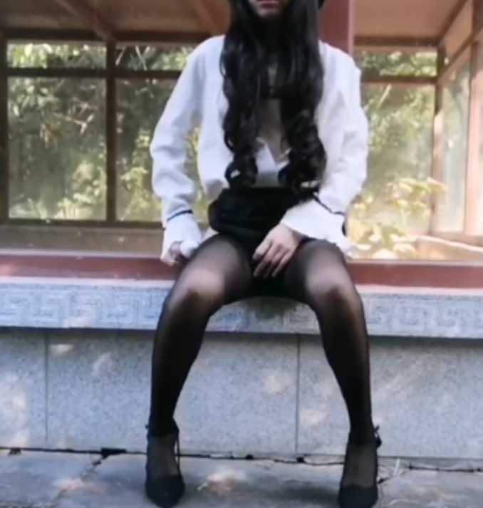 推特神作FSS冯珊珊私拍劲爆大补包44G44套