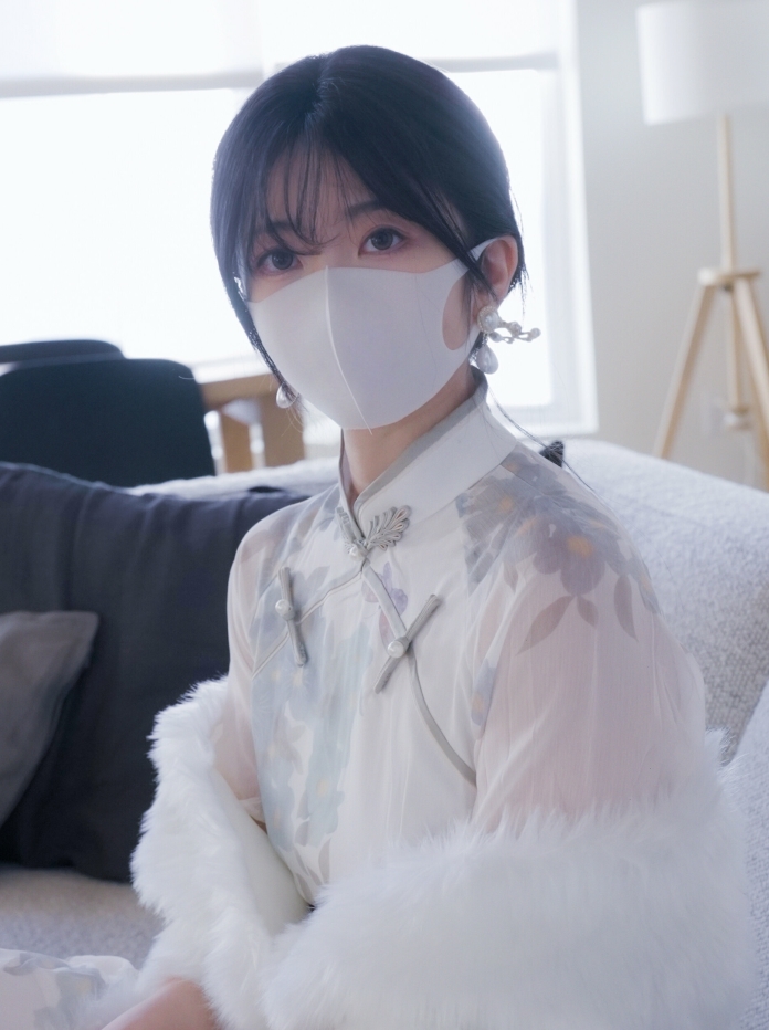 百度ED2KHongKongDoll4K无水印合集245V317.7G肉鼓鼓线条＋颤声汗珠镜头