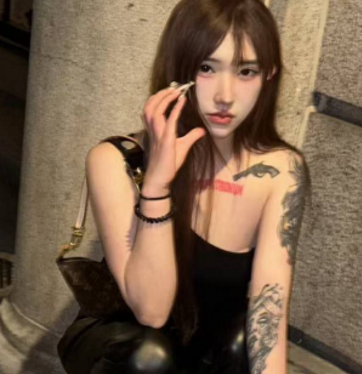 上海花腿小狗黑丝群游私拍混剪8V0.28G流鼻血