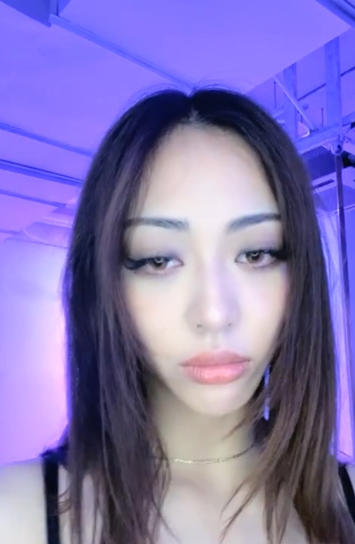 推特秘密热舞合集140v15.4g超白腿钢管150cm李露