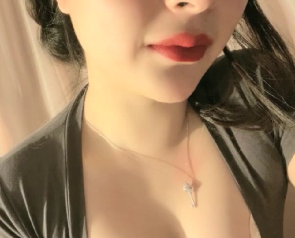 百度姜妍会所下班私密合集37部30G，超嗲小奶瓶身材劲爆