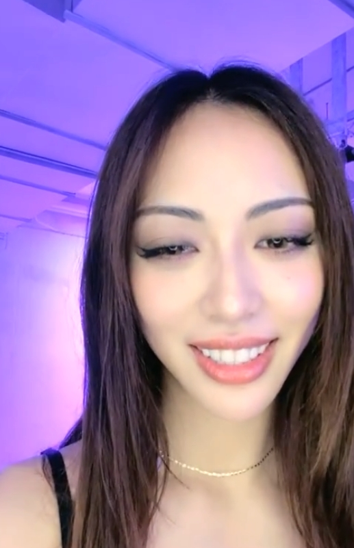 推特秘密热舞合集140v15.4g超白腿钢管150cm李露