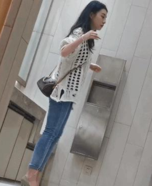 商场御姐神秘特写合集5.8G跟踪视角太顶了