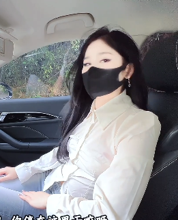 萌崽儿绝密野外车阵视频1V1.23G红边吊带黑丝