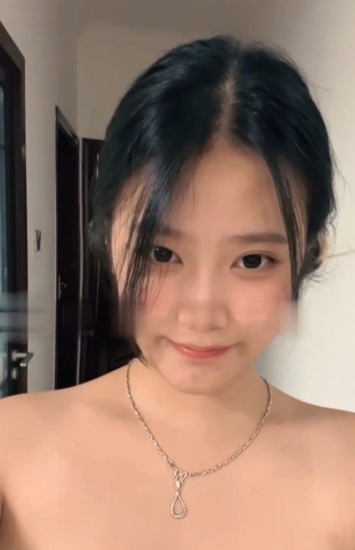 南南想吃糖推特喷泉合集52V+240P3.55G太会玩