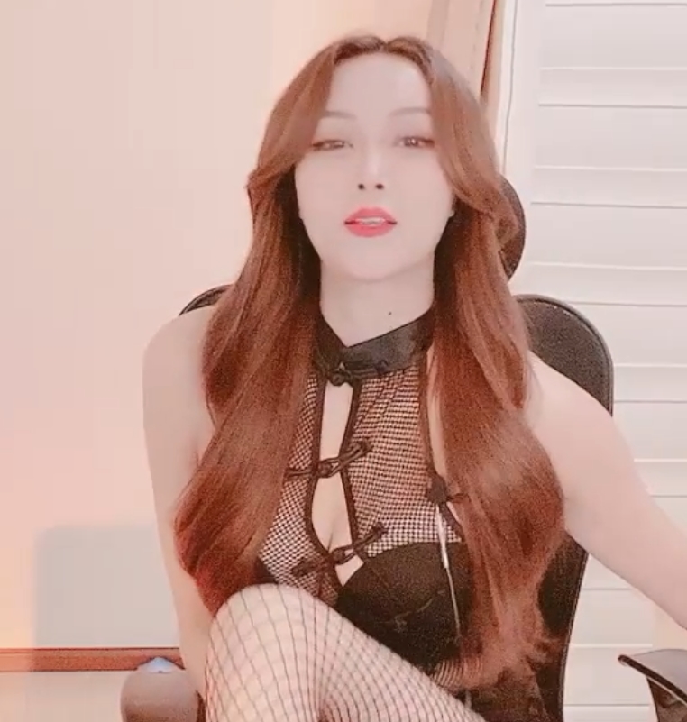 推特ANNVV热舞合集155.2G108部太顶了