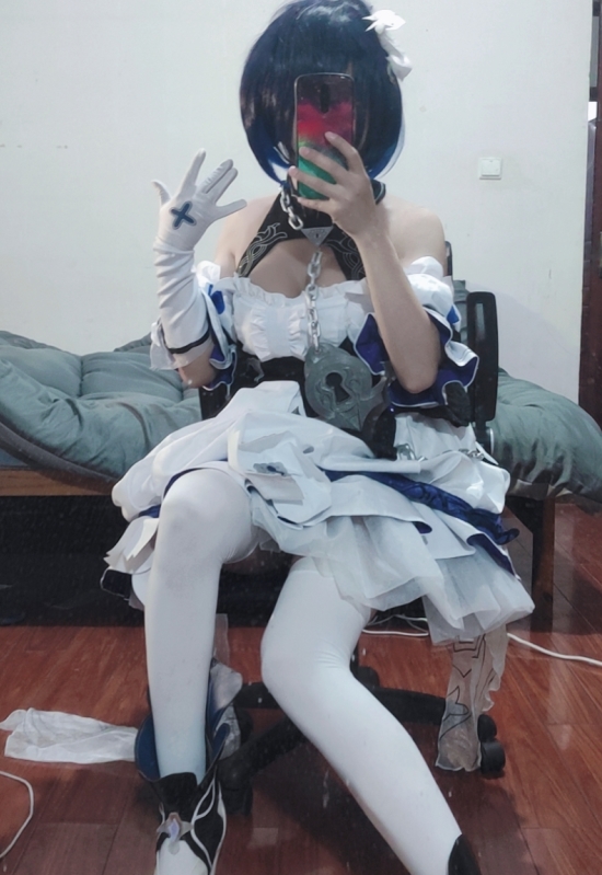 24.4G水银灯伪娘COS推特合集45部优质