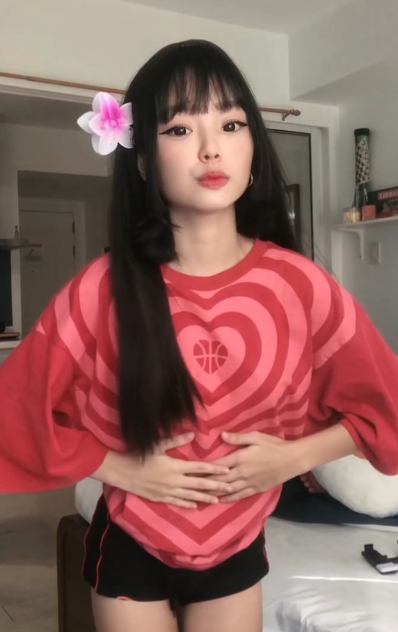 推特小可清纯自拍合集32部867MB绝了