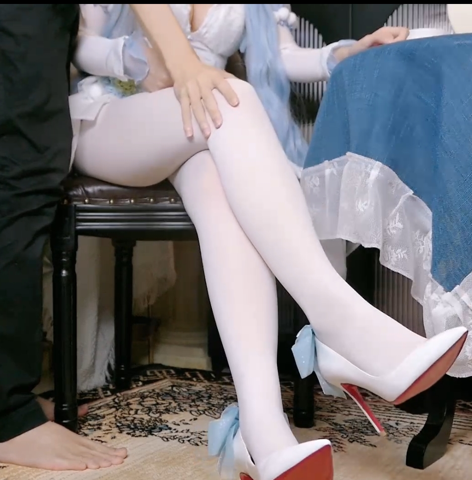 推特美腿铃木美咲丝足特辑359G88部绝密珍藏