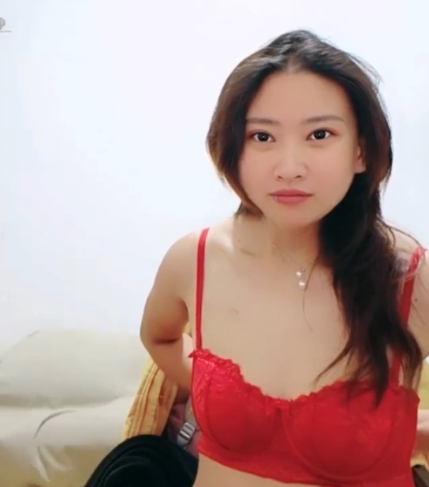 福利姬大啾啾户外车阵三人游92V102G绝对炸裂