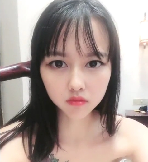 00后姐妹花小鹿小雅四人游大作战2V1.79G超高清展示