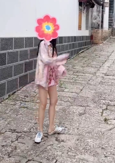 推特娜娜街头饭店人前展示翻车合集19V795M露脸魔鬼身材